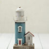 青い灯台と赤い屋根の小屋のオブジェ
