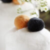 ペット用骨壺カバー / サイズ：3寸 / ボディー：白 / ボンボン：橙・黒 / しっぽ：白